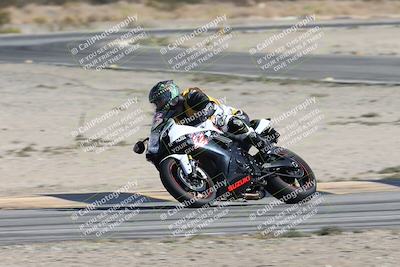 media/Nov-16-2025-Race Pace (Sun) [[8c5fa54630]]/Non Verified Riders (1st 20 Minutes)/4-Turn 16 (1116am)/